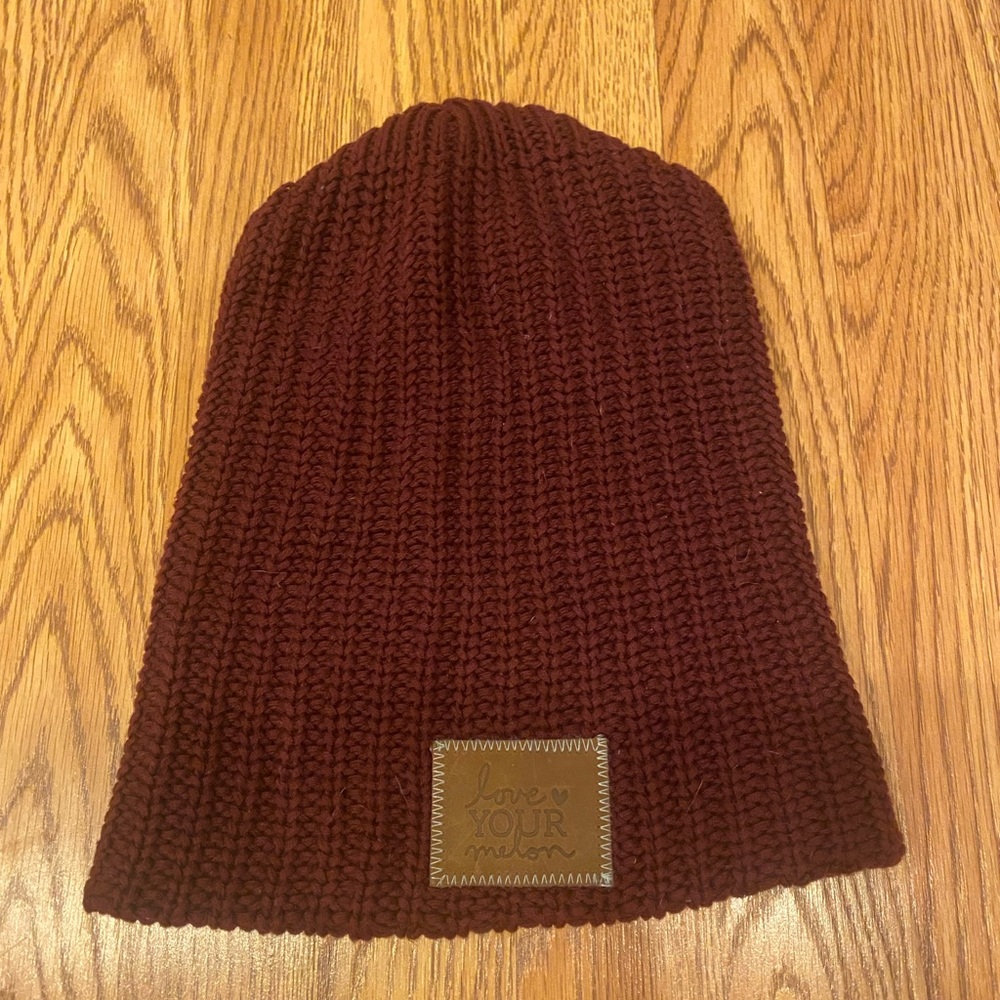 Love your melon winter hat. Slouchy beanie. Burgundy